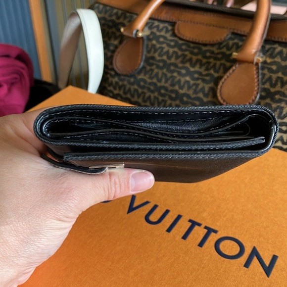 Vintage black wallet! 💋🖤❤️‍🔥 - Picture 14 of 15